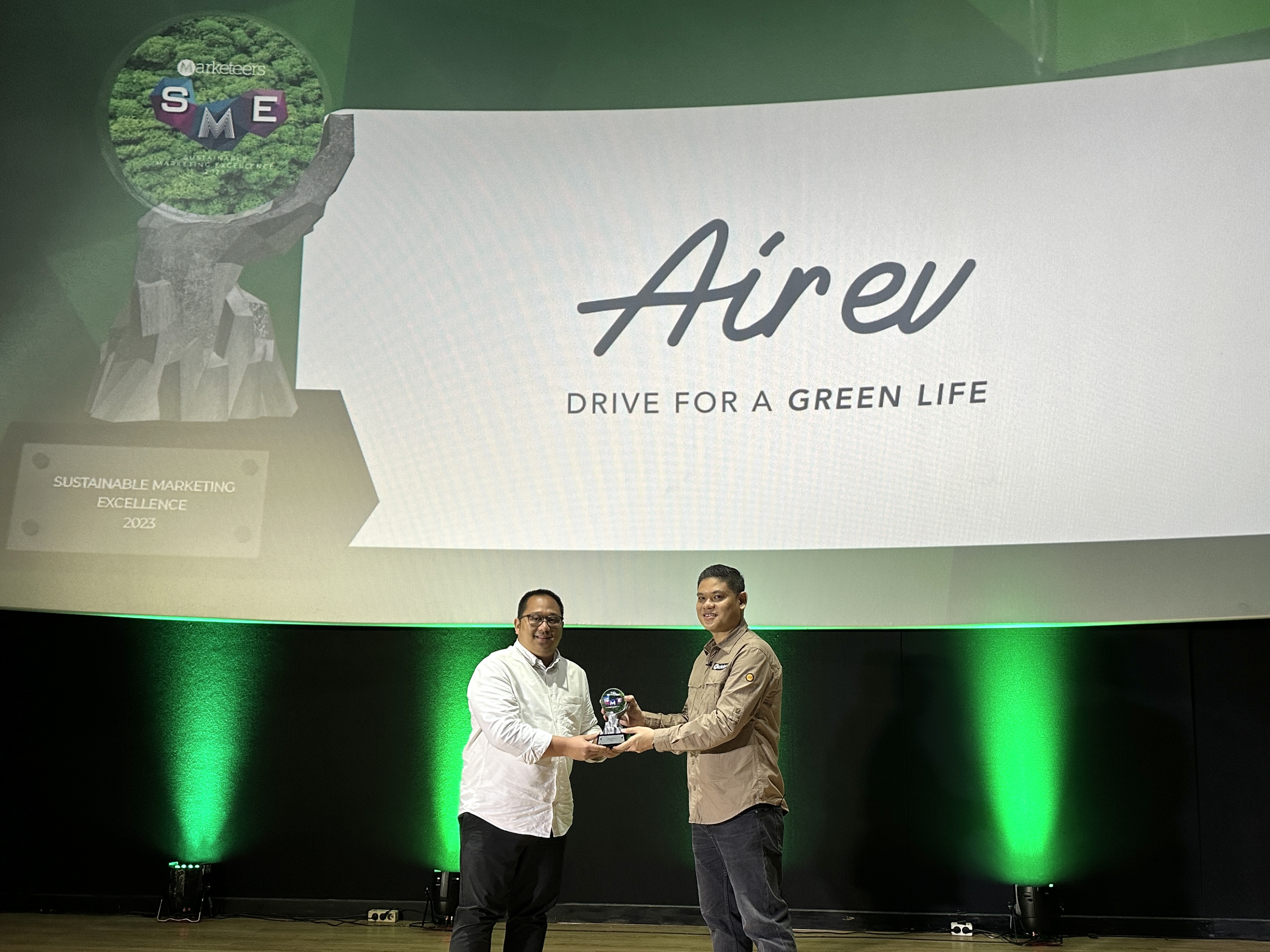 Image Wuling Air ev Wins Green Product of The Year Award at the SME Awards 2023