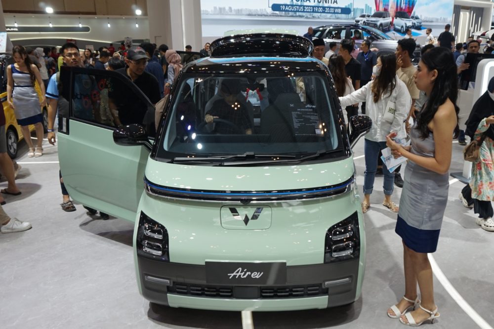 Wuling Air ev kembali menjadi yang terlaris di GIIAS 2023 dengan mencakup 50 dari total pemesanan 1000x667