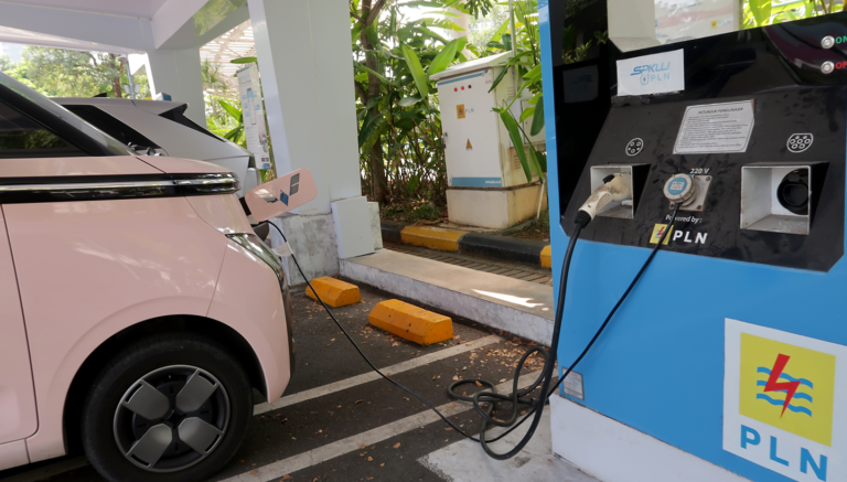 Image The Expansion of Electric Car Charging Stations (SPKLU) in Indonesia for Air ev Owners