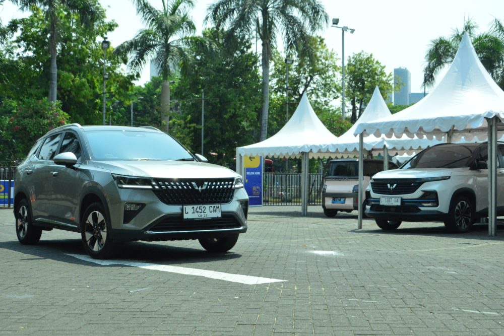 Konsumen dapat mencoba beragam lini produk Wuling salah satunya adalah Alvez di area test drive yang tersedia di GIIAS Surabaya 2023 1000x667