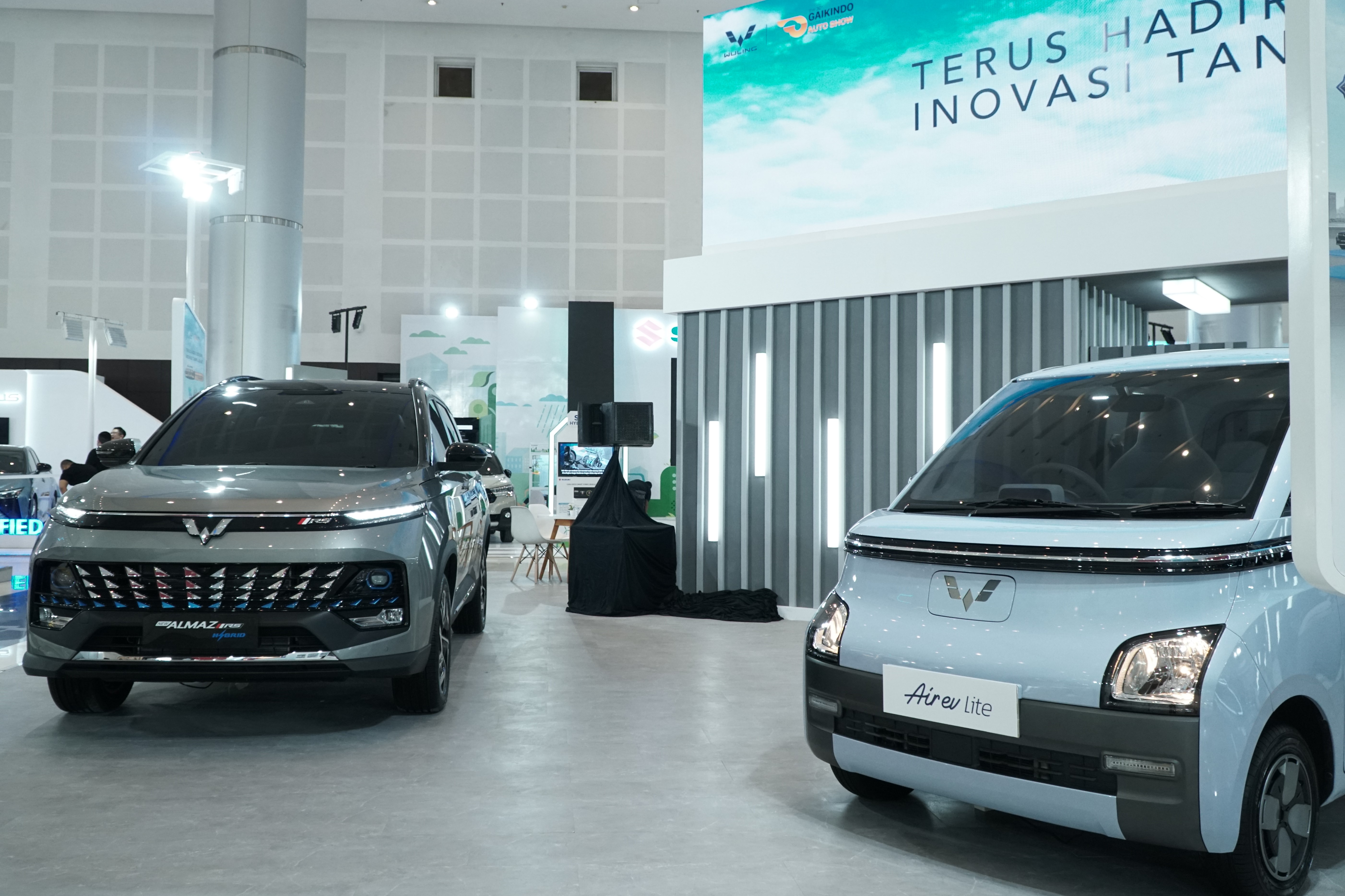 Image Wuling Showcases New Almaz RS and Introduces Air ev Lite at GIIAS Surabaya 2023