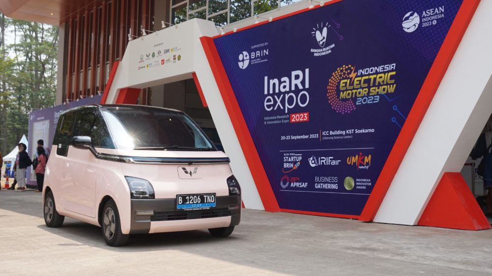 Wuling turut menyediakan satu unit test drive Air ev varian Long Range untuk para pengunjung IEMS 2023 1000x562