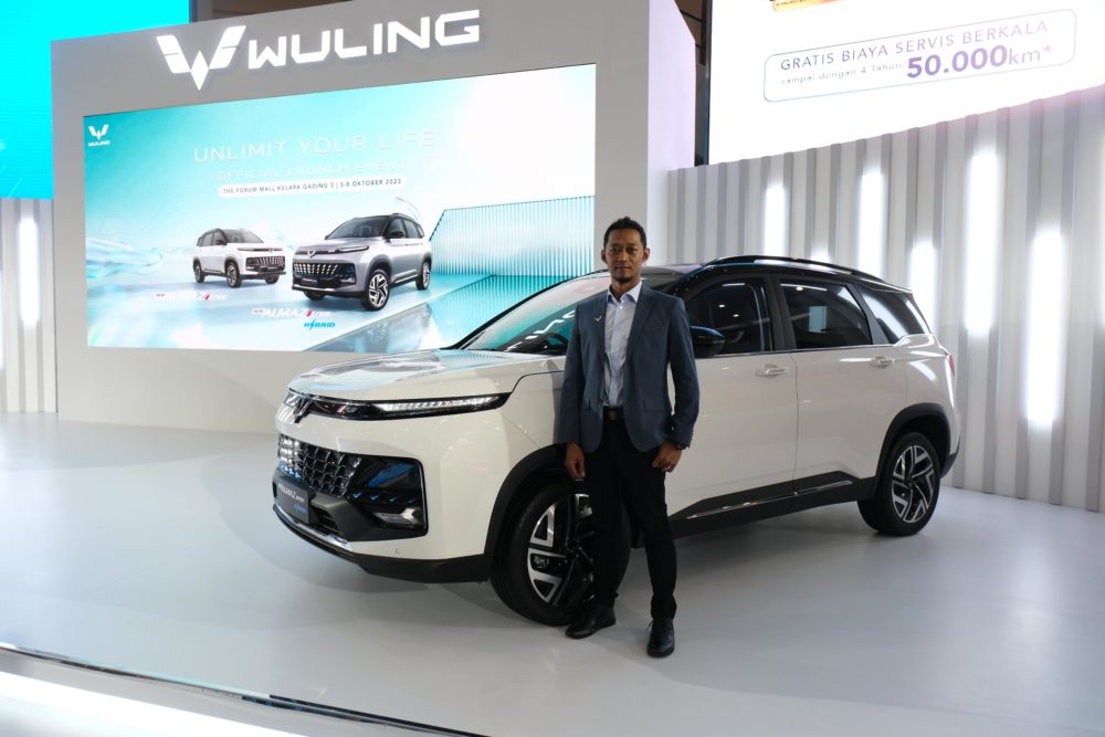 Danang Wiratmoko Menjelaskan Fitur Inovasi di Wuling New Almaz RS Hybrid 1000x667