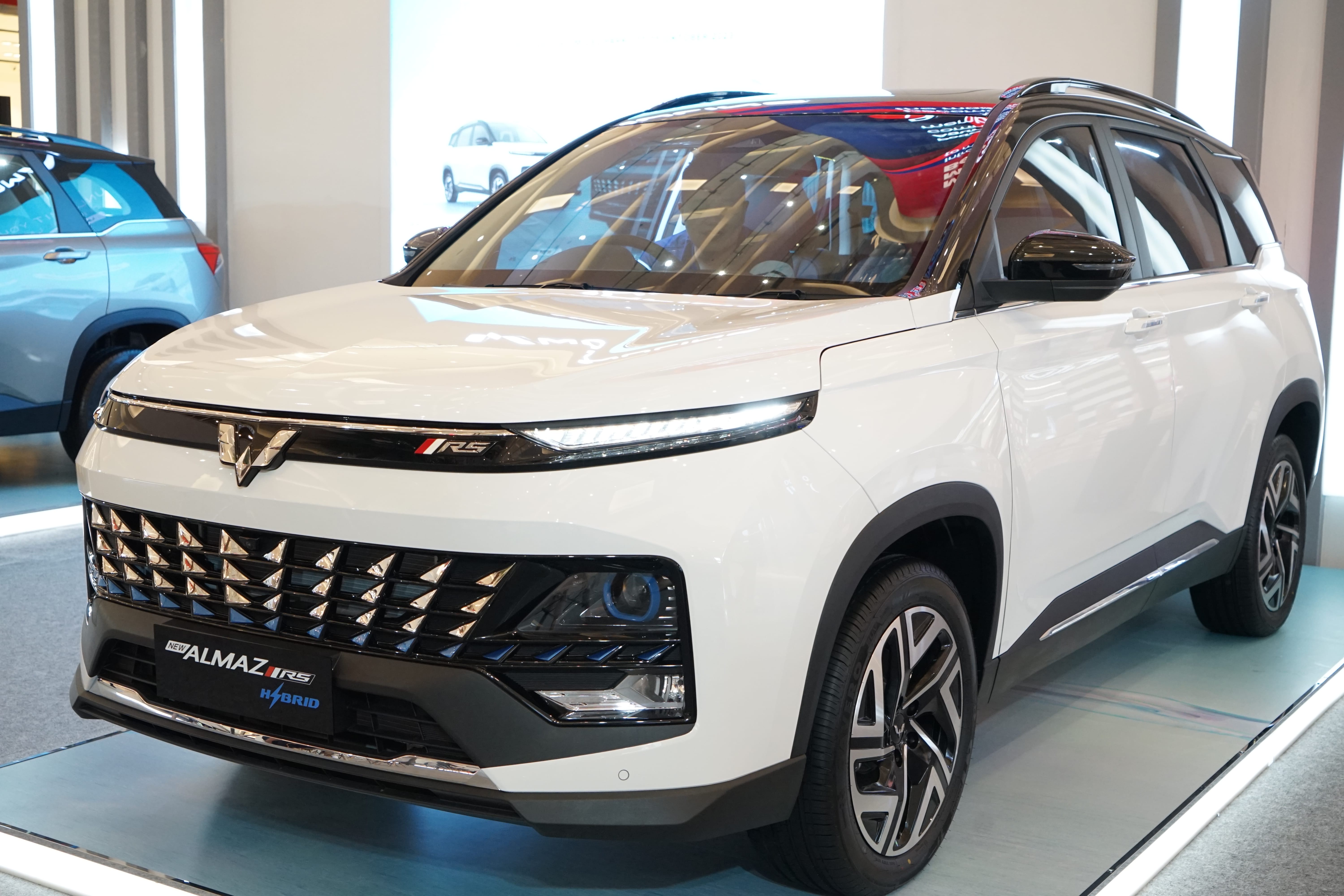 Image Wuling New Almaz RS sebagai Flagship SUV Wuling Terbaru Diperkenalkan di Medan