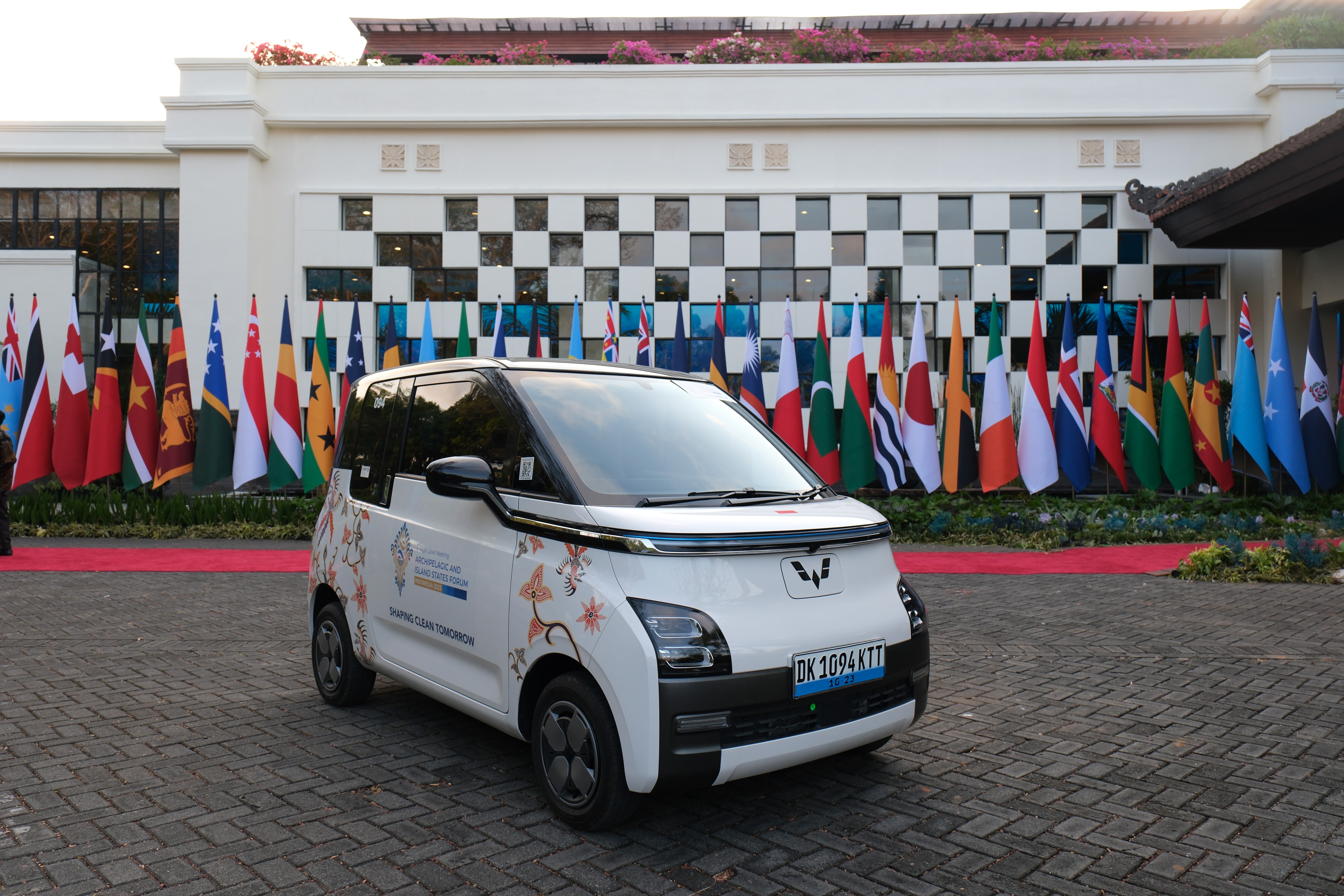 Image Wuling Air ev Brings Green Mobility Experience to the Success of AIS Forum 2023 Summit
