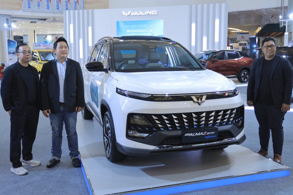 Wuling New Almaz RS Pro Hybrid sudah bisa dilihat dan dicoba oleh konsumen di Makassar 1000x667