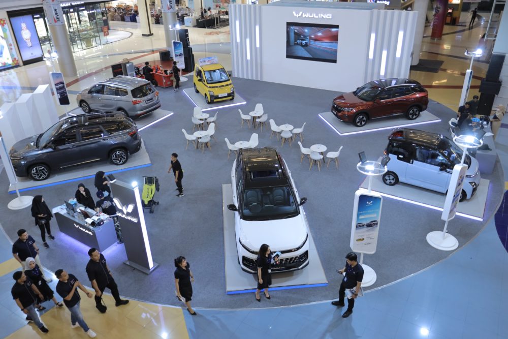 Wuling menggelar pameran di TSM Makassar hingga tanggal 29 Oktober 2023 1000x667