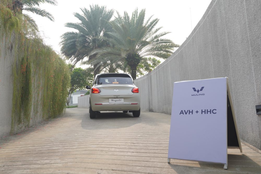 Rekan media turut mencoba fitur Auto Vehicle Holding AVH dan Hill Hold Control HHC 1000x666