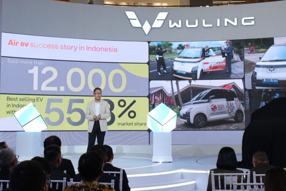Wuling Air ev terbukti menjadi mobil EV terlaris di Indonesia saat ini dengan penjualan lebih dari 12.000 unit dari peluncurannya hingga Oktober 2023 1000x667
