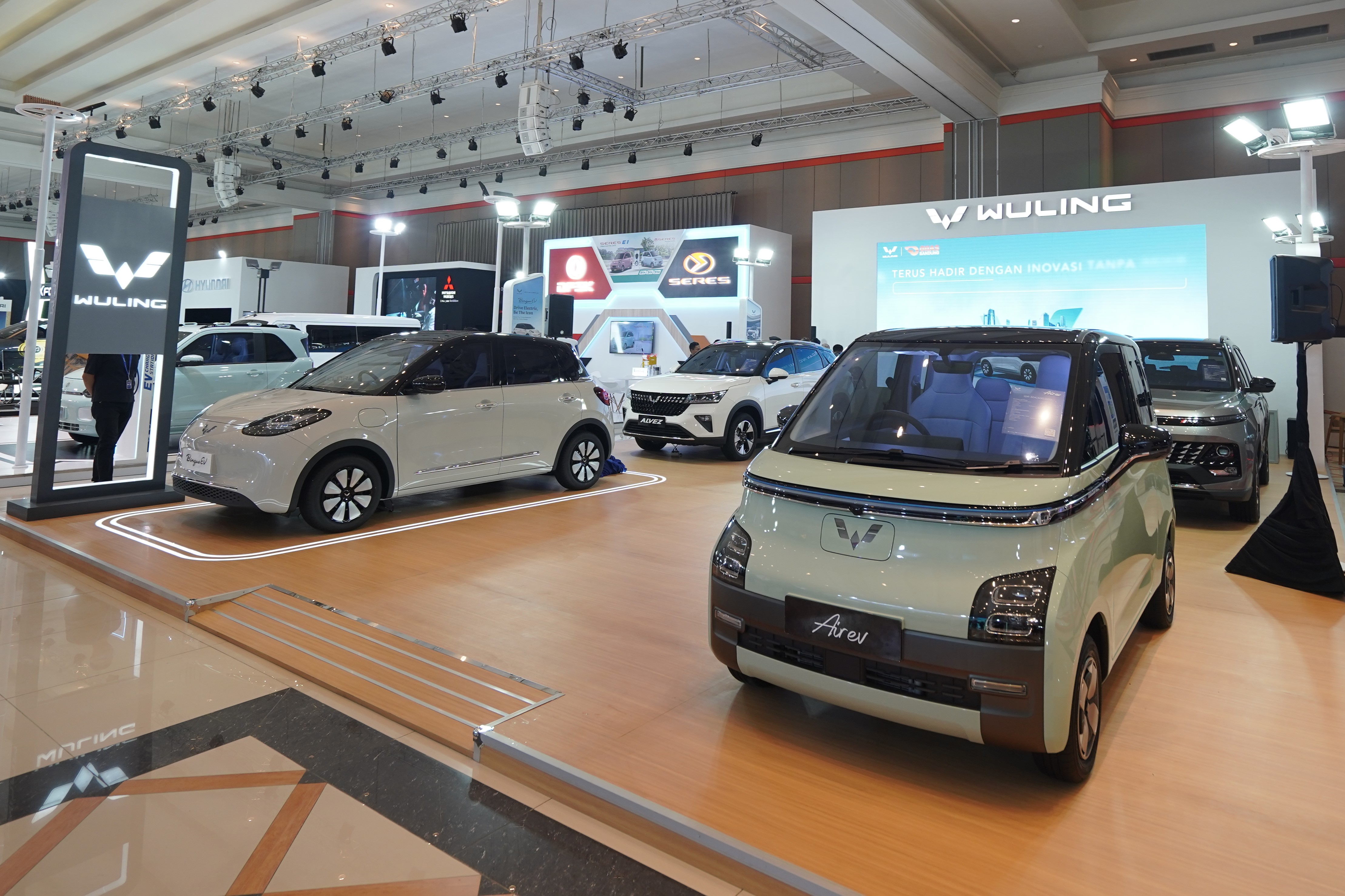 Image Wuling Enliven GIIAS Bandung with Attractive Promos and Complete Test Drive