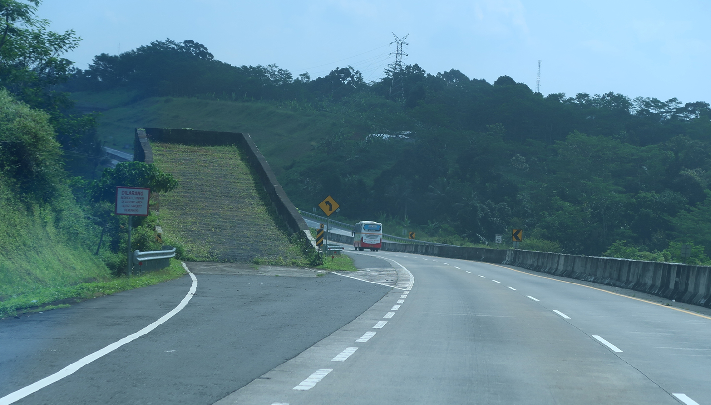 Image Apa Fungsi Sebenarnya Jalur Penyelamat di Jalan Tol?