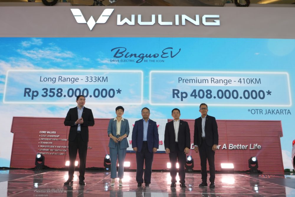 Wuling memasarkan produk mobil listrik keduanya BinguoEV di rentang harga Rp358.000.000 untuk Long Range sampai dengan Rp408.000.000 untuk Premium Range OTR Jakarta 1000x667