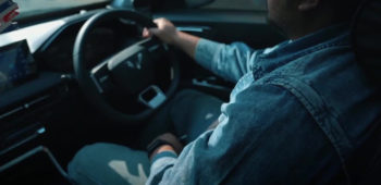 Image Foot Position When Driving an Automatic Car as Comfortable as Alvez