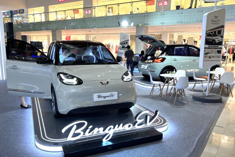 Konsumen bisa melihat langsung mobil listrik terbaru dari Wuling di Atrium Mall Bali Galeria sampai dengan 28 Januari 2024 1000x667