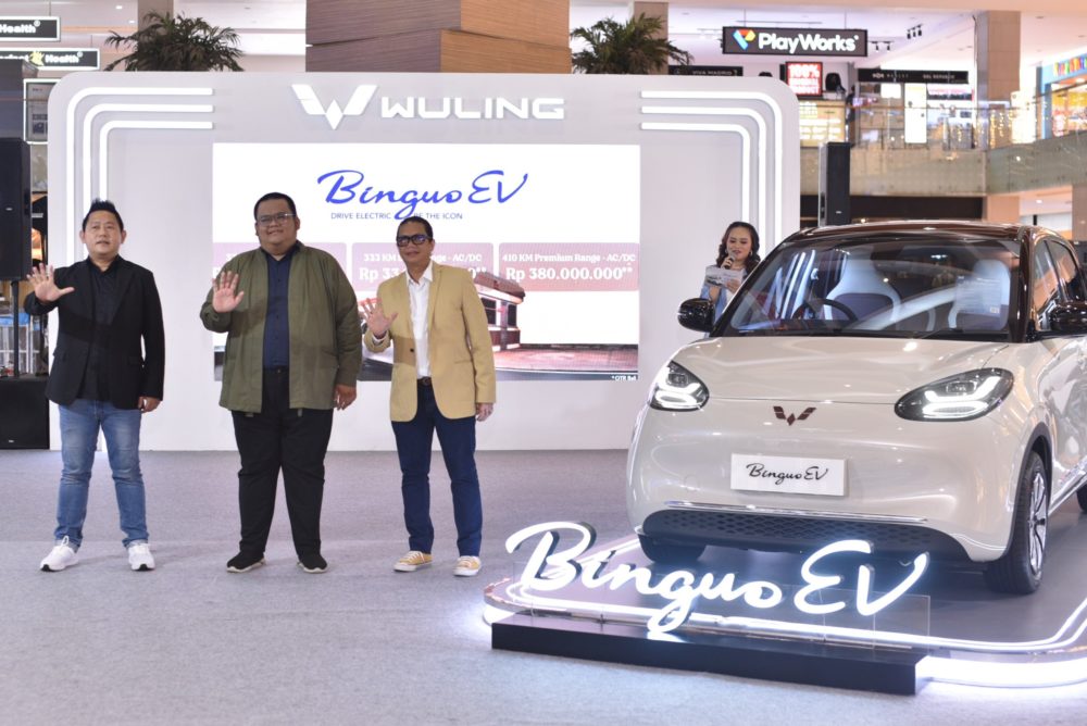 Perwakilan Wuling Motors dengan Wuling Kumala dan Wuling Maju Motor bersama BinguoEV 1000x668