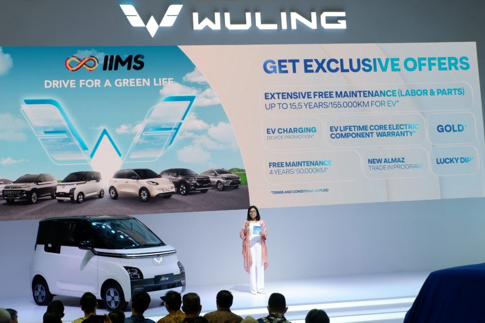 Wuling menyajikan beragam promo bagi para pengunjung yang melakukan transaksi pembelian lini kendaraan listriknya selama IIMS 2024 berlangsung 1000x667