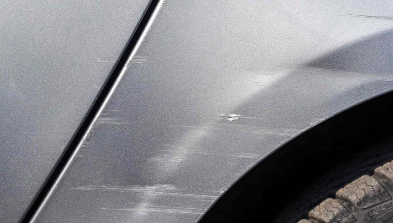 Image Berapa Biaya Perbaikan Baret Mobil di Bengkel Saat Ini?