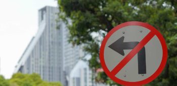 Image Left Turn Rules That Drivers Should Understand