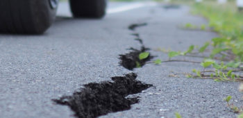 Image Apa yang Harus Dilakukan di Mobil Jika Terjadi Gempa Bumi?