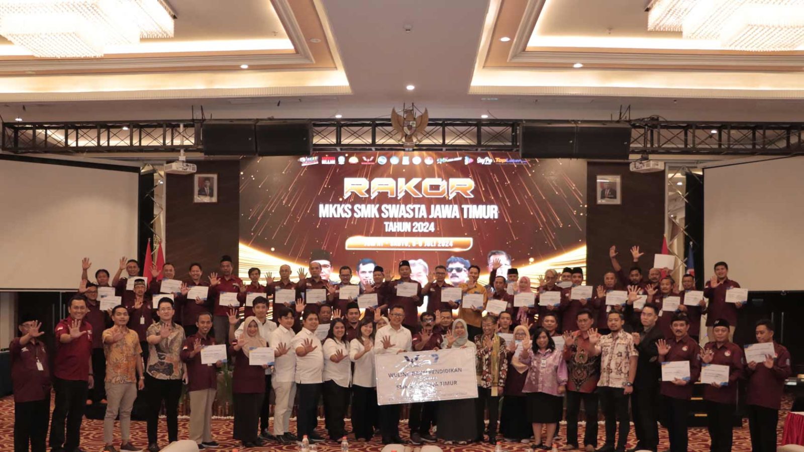 Image Wuling Continues ‘Wuling Bakti Pendidikan’ Program by Donating 365 Engines