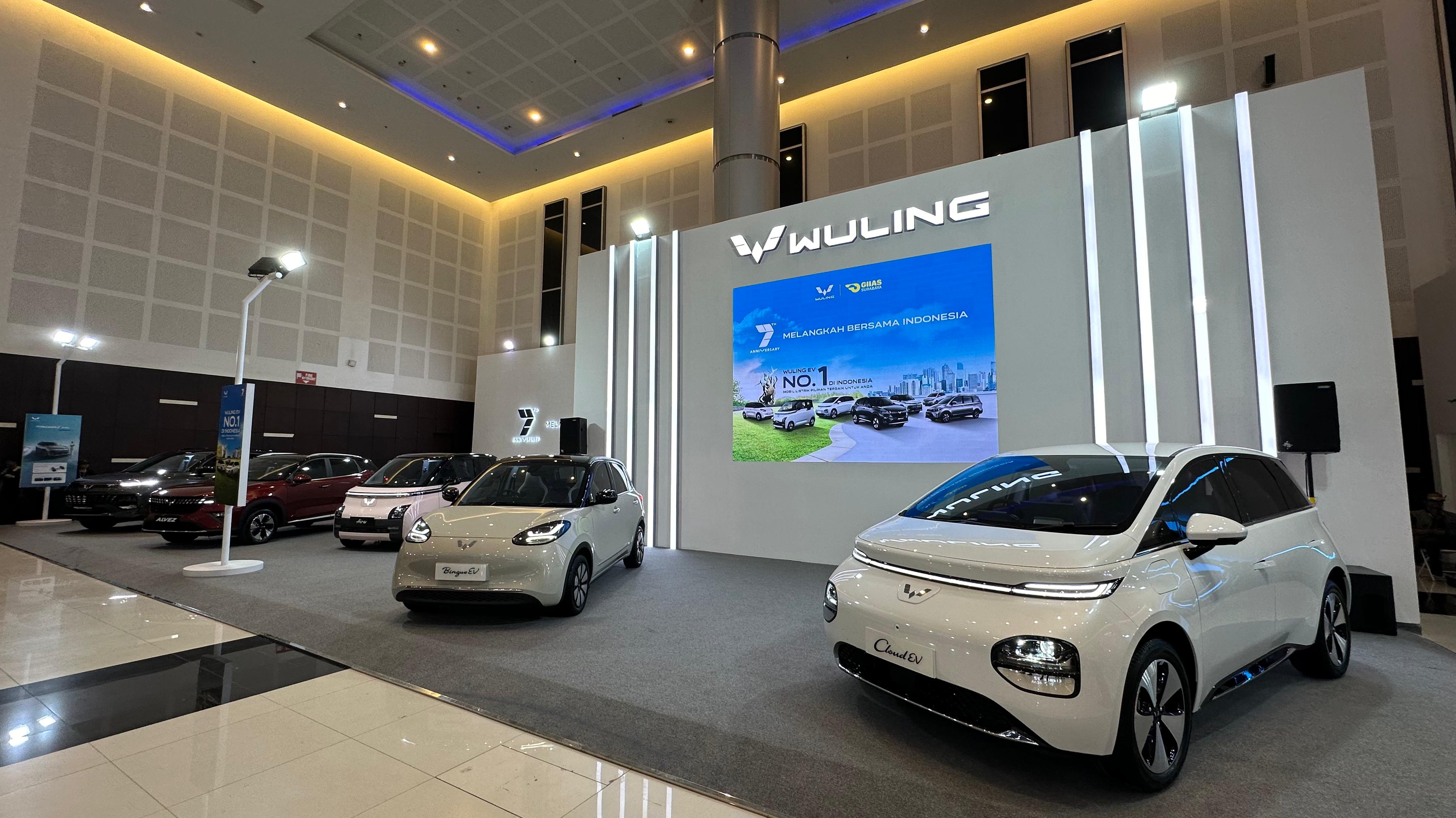 Image Wuling Showcases EV ABC Stories, Alvez, and Almaz Hybrid to Celebrate GIIAS Surabaya