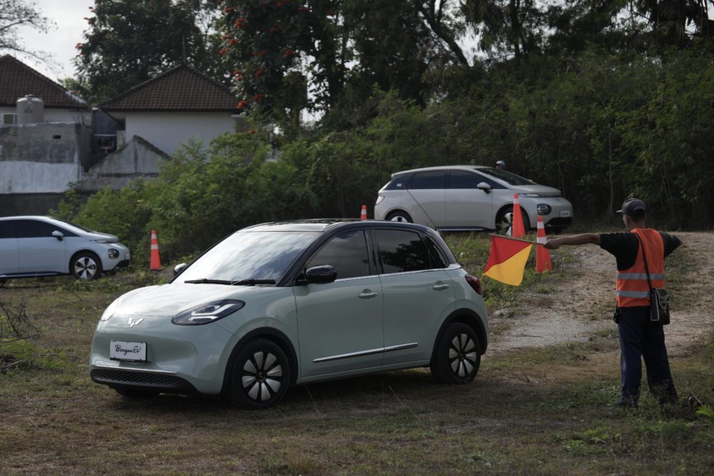 Wuling menggelar pelatihan khusus kepada 116 pengemudi dari Sekretariat Negara di Wuling Jimbaran Pool 1000x667