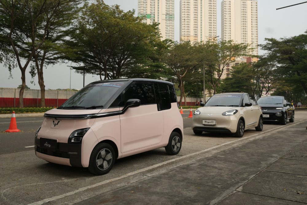 Wuling memiliki payung besar yang bertajuk ABC Stories. Komunikasi ini berlandaskan kepada tiga model kendaraan listrik Wuling yang dipasarkan di Indonesia. 1 1000x667