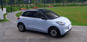 Image Cara Mencuci Mobil Listrik Agar Tidak Merusak Komponen