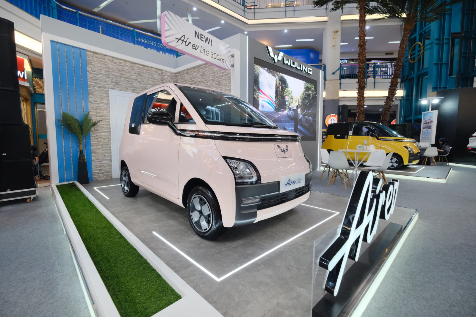 Image Air ev Lite Long Range Diperkenalkan Secara Resmi di Pameran ‘Wuling September Meriah’ Makassar