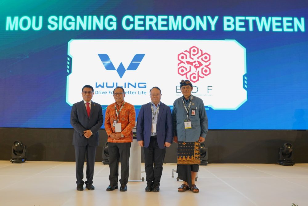 Wuling dan PT Bali Kerthi Development Fund Ventura Teken MoU Dalam Rangka Pengembangan EV di Bali 1000x668