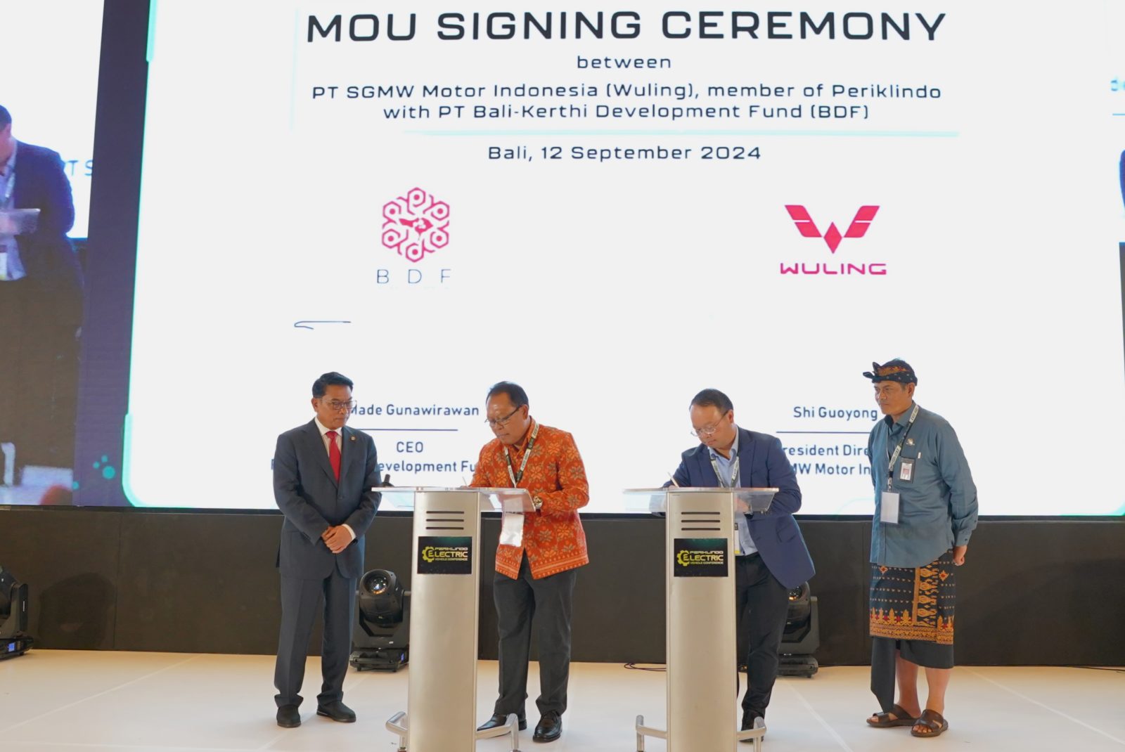 Image Wuling and PT Bali-Kerthi Development Fund Ventura Sign MoU for EV Development in Bali