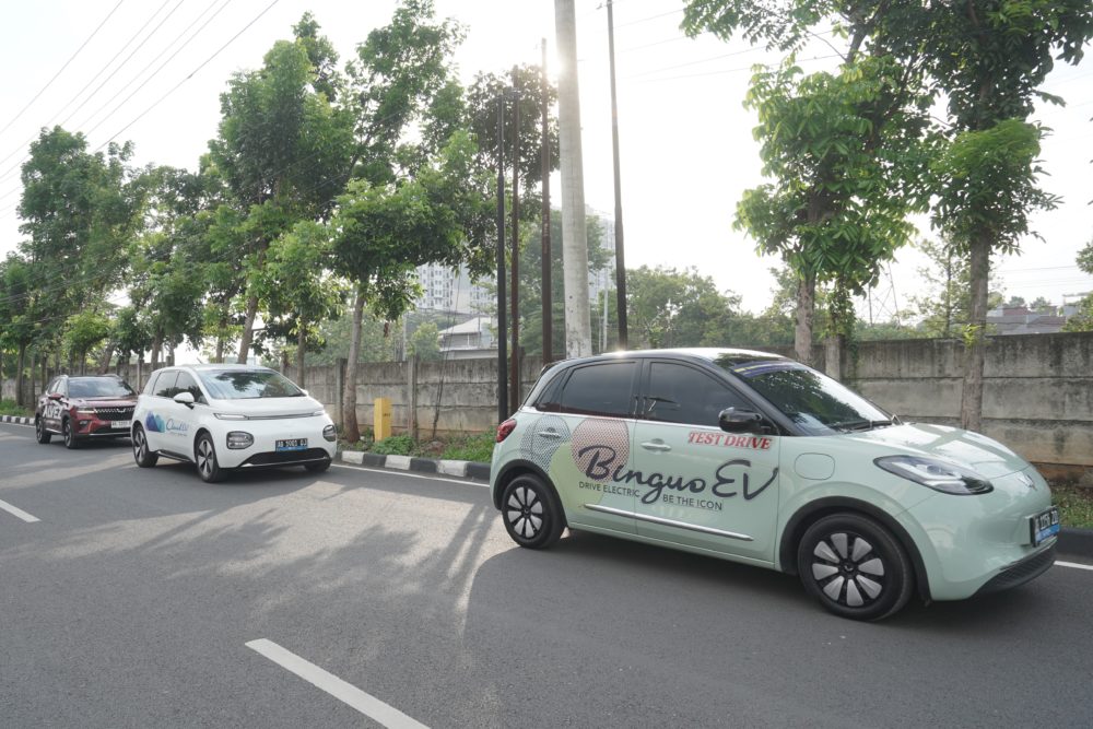 Pengunjung GIIAS Semarang 2024 dapat mencoba Cloud EV BinguoEV serta Alvez di area test drive 1000x667