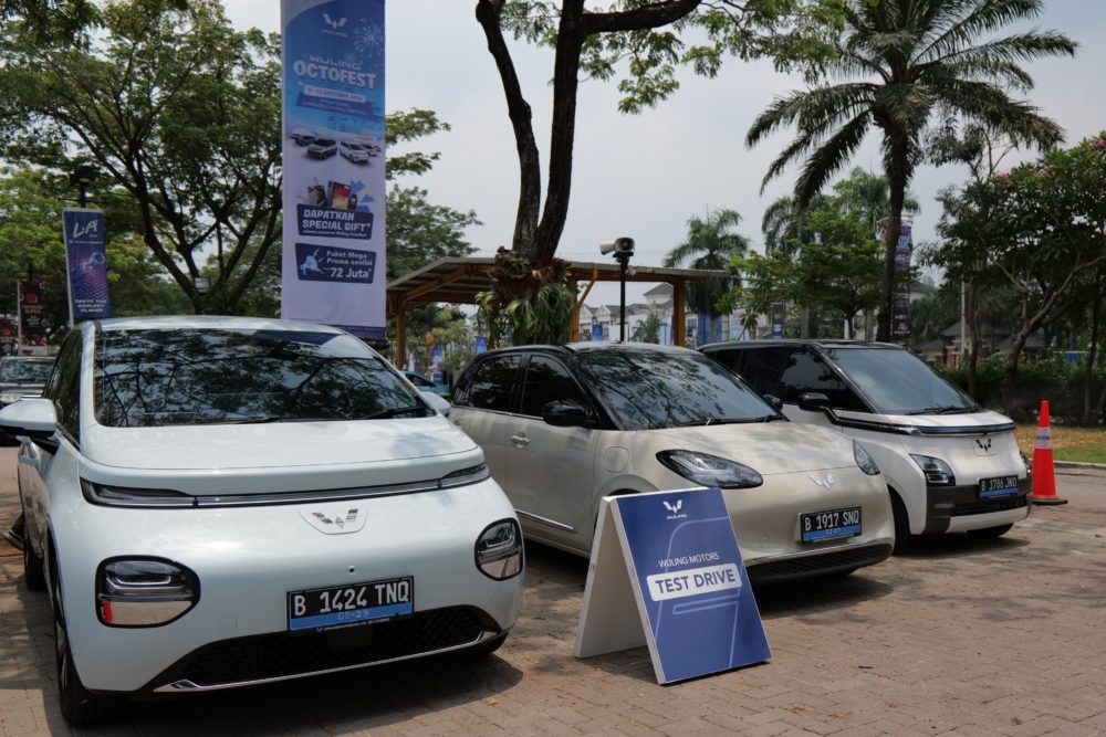 Seluruh pengunjung dapat mencoba secara langsung seluruh unit test drive yang tersedia yang terdiri dari lini produk EV Hybrid dan ICE 1000x667