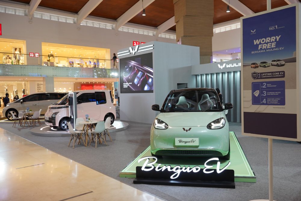 Setiap pembelian lini produk Wuling EV pelanggan bisa menikmati Worry free Bersama Wuling EV yaitu Lifetime Core EV Component Warranty Extended Free Maintenance Gratis Charging Pile dan instalasi. 1000x667