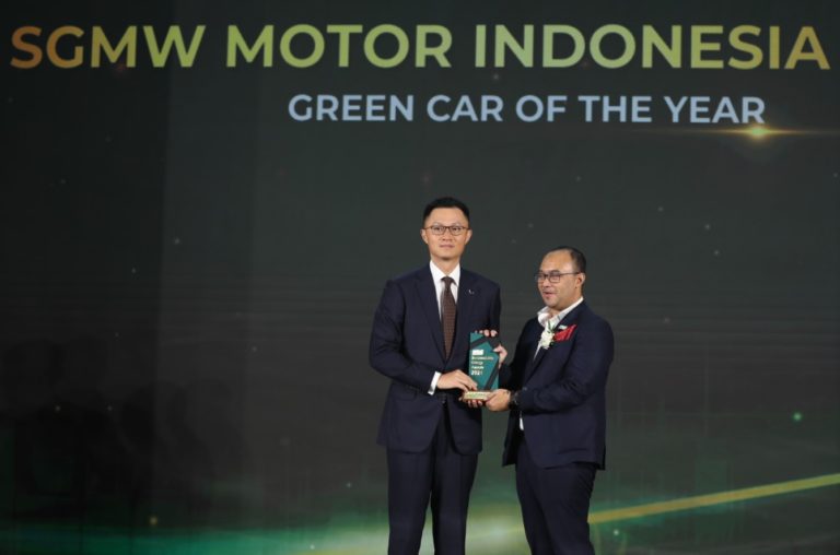 Image Wuling Menerima Penghargaan Green Car of The Year Dalam Sustainability Energy Award