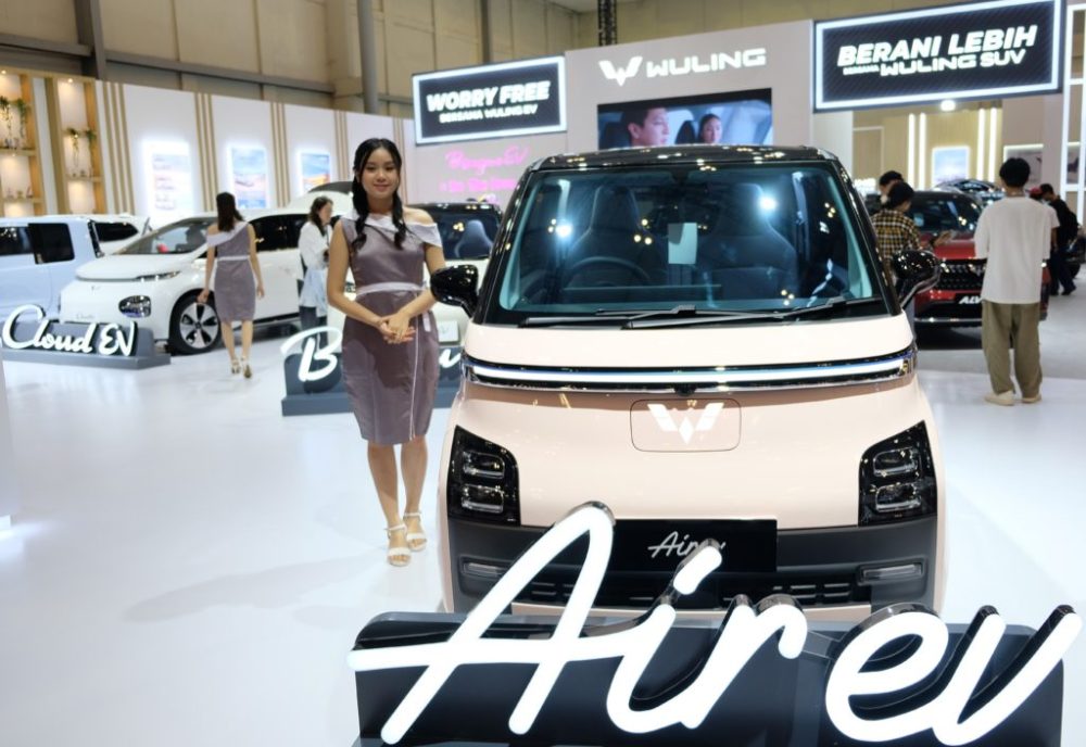 Image Wuling Membawa Serta Air ev, Mobil Listrik Populer di Indonesia Hadir di Pameran MUF GJAW   r