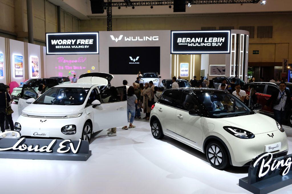 Image Wuling Bawa Lengkap Lini Produk di Mandiri Utama Finance Gaikindo Jakarta Auto Weekr