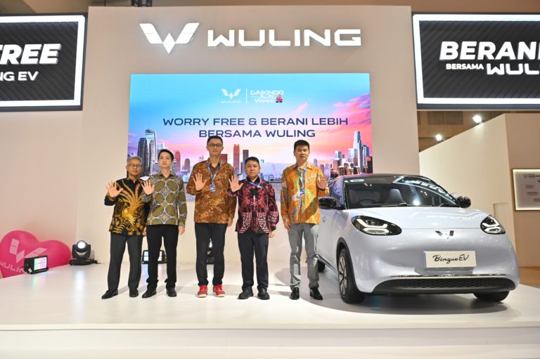 Image Wuling Year-End Sale Lights Up Mandiri Utama Finance GAIKINDO Jakarta Auto Week 2024r