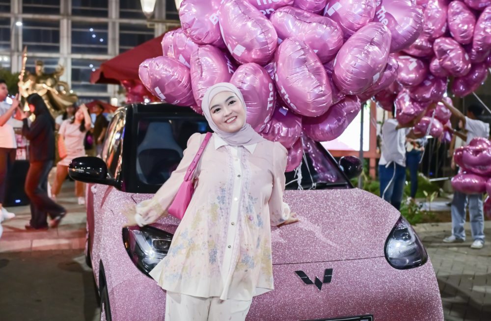 Wuling BinguoEV ‘Be The Icon’ mengajak para wanita untuk berani tampil autentik mencerminkan nilai nilai individualitas dan berkelas dalam setiap langkah mereka. 1000x654