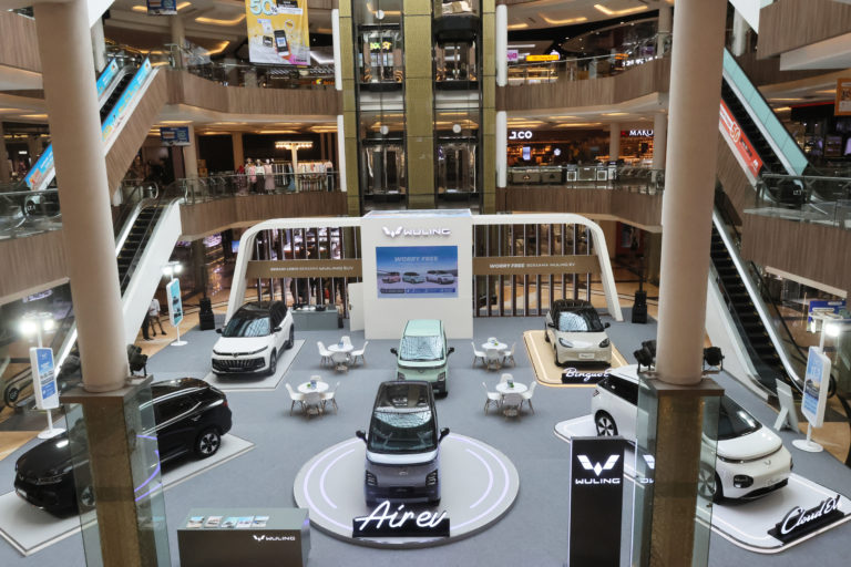 Image Wuling Hosts ‘YES’ Exhibition at Trans Studio Mall Bandung with Special Year-End Promotions