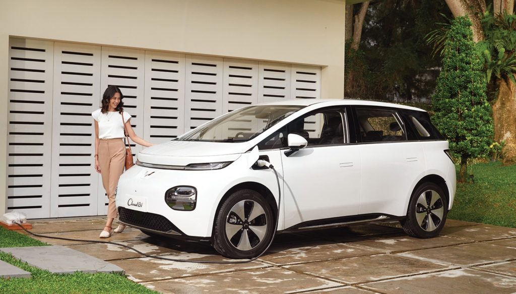 Thumbnail Cara Mengisi Daya Mobil Listrik Wuling dengan Charger yang Tepat