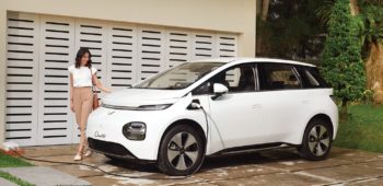 Image Cara Mengisi Daya Mobil Listrik Wuling dengan Charger yang Tepat
