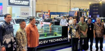 Image Wuling Menyambut Kedatangan Menko Perekonomian RI di booth Wuling MUF GJAW 2024