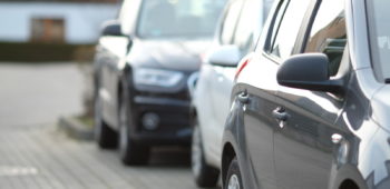 Image Cara Parkir Mobil Matic yang Aman dan Efisien