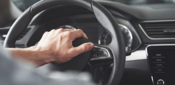 Image Cara Mengatasi Setir Mobil Berat dan Faktor Penyebabnya
