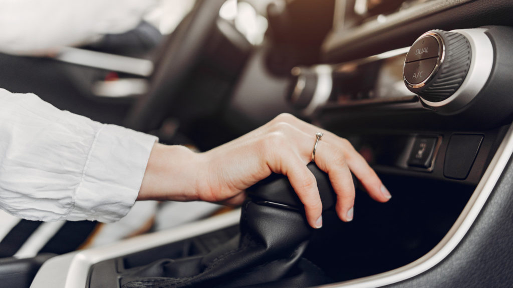 Fungsi dan Jenis Persneling Mobil yang Perlu Diketahui Fungsi dan Jenis Persneling Mobil yang Perlu Diketahui