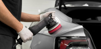 Image Manfaat dan Cara Waxing Mobil untuk Kilau dan Perlindungan