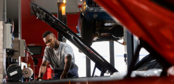 Image Strut Bar Mobil: Fungsi, Manfaat, dan Tips Perawatannya