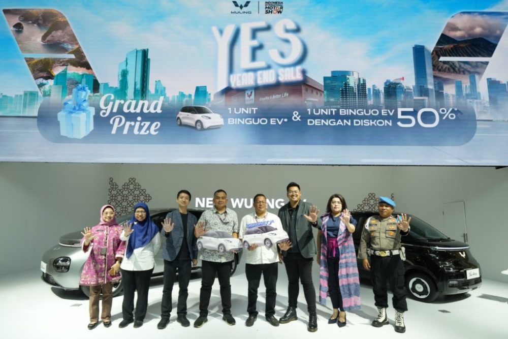 Image Wuling Mengundi Secara Langsung Pemenang Grand Prize Year End Sale di Ajang IIMS 2025r