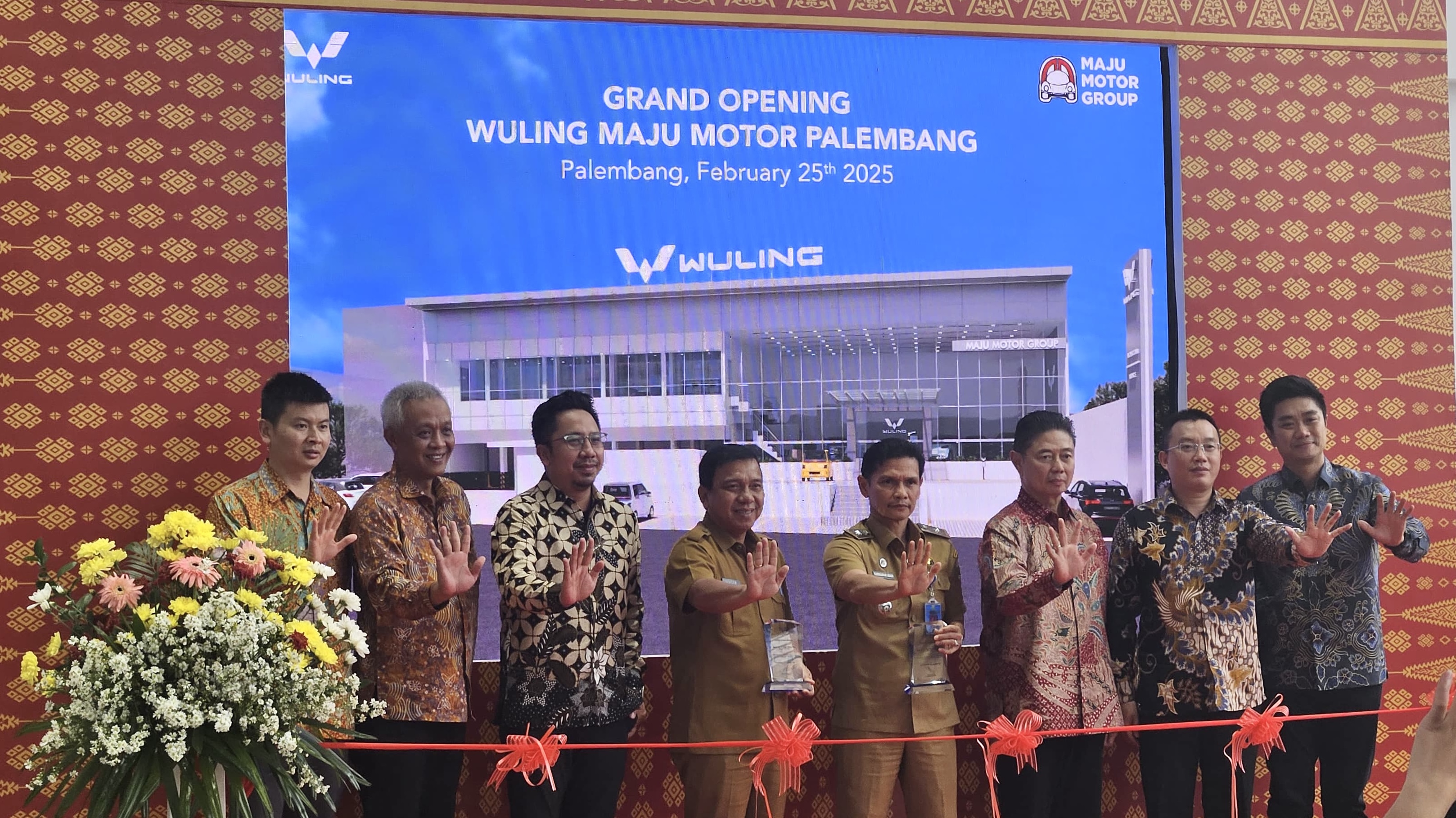 Image Wuling and PT Maju Global Motor Officially Open Maju Motor Palembang Dealer with Wuling Silver Logo